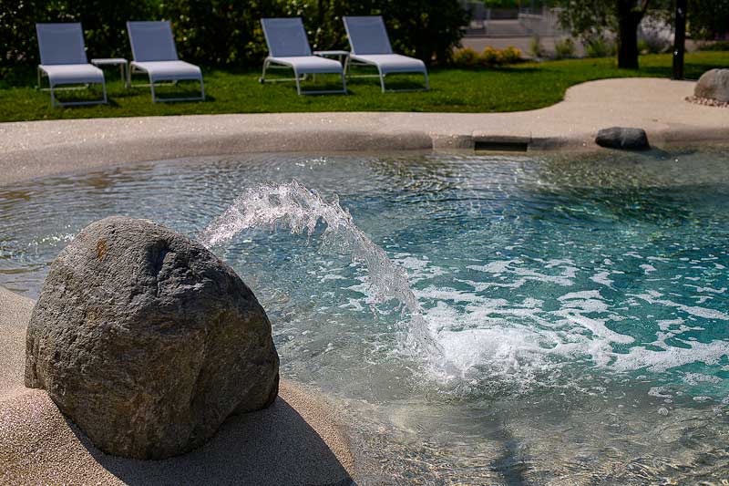 Residence with Pool on Lake Garda