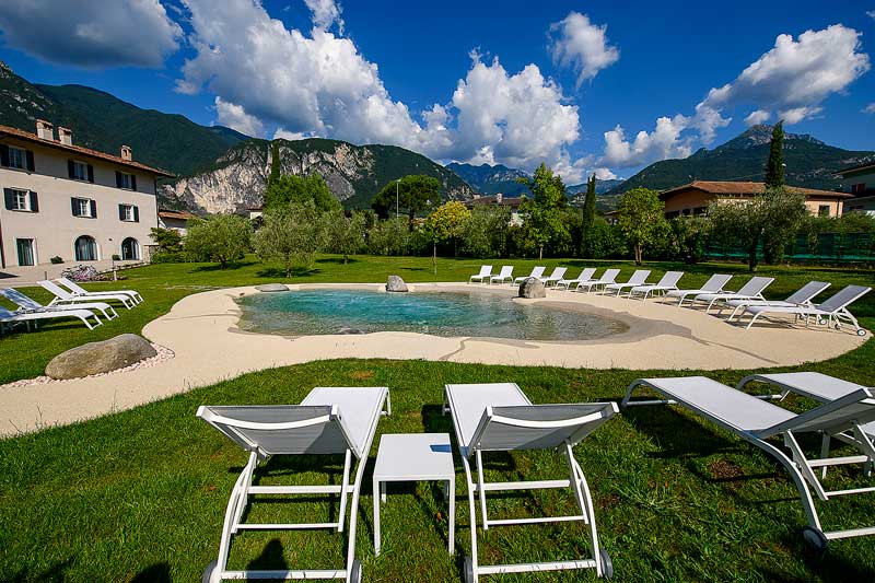 Residence with Pool on Lake Garda