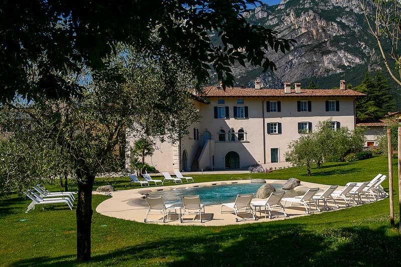 Borgo San Nazzaro - Residence con piscina sul lago di Garda